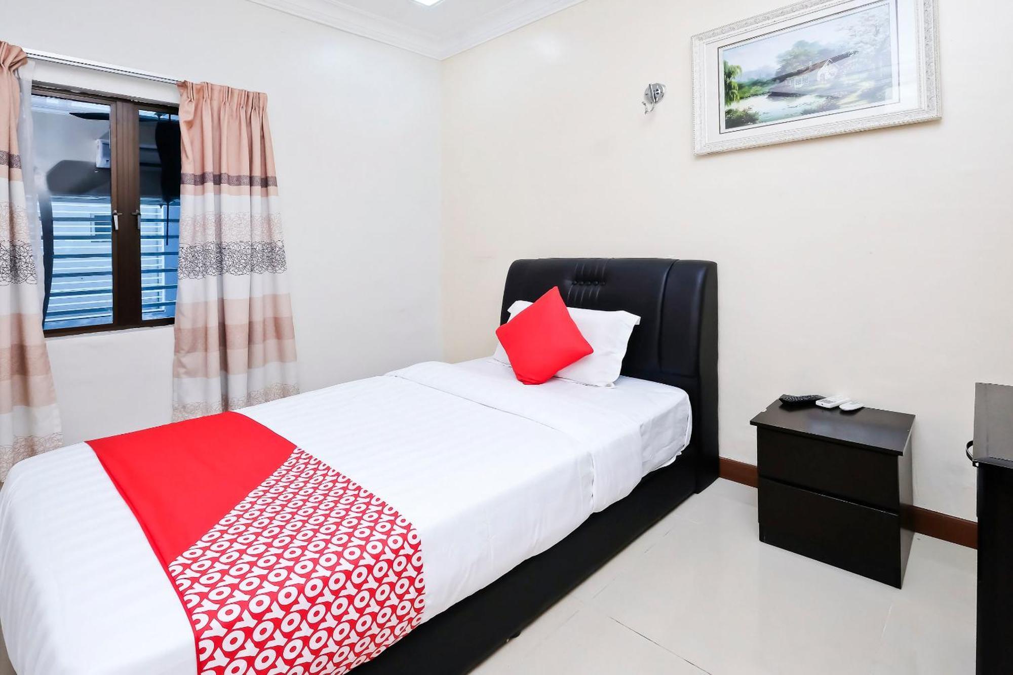 Oyo 714 Arina Hotel Bangi Esterno foto