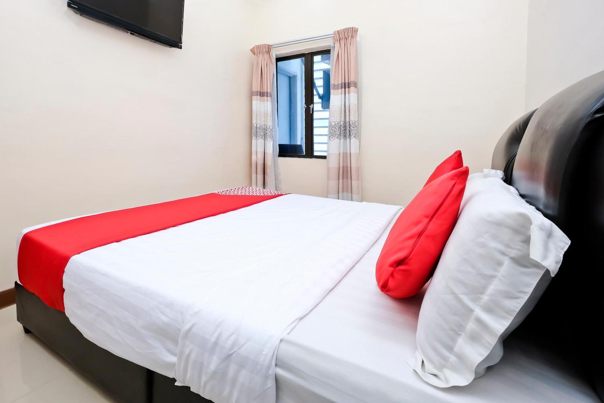Oyo 714 Arina Hotel Bangi Esterno foto