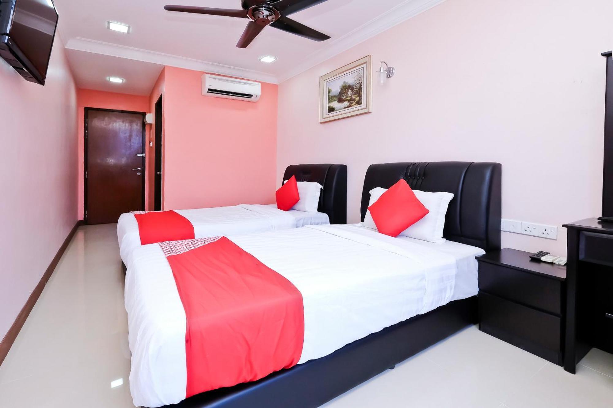 Oyo 714 Arina Hotel Bangi Esterno foto