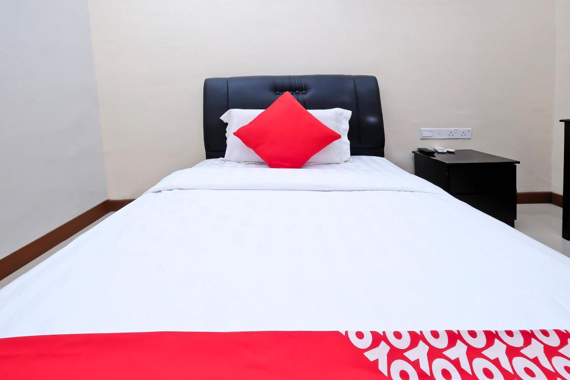 Oyo 714 Arina Hotel Bangi Esterno foto